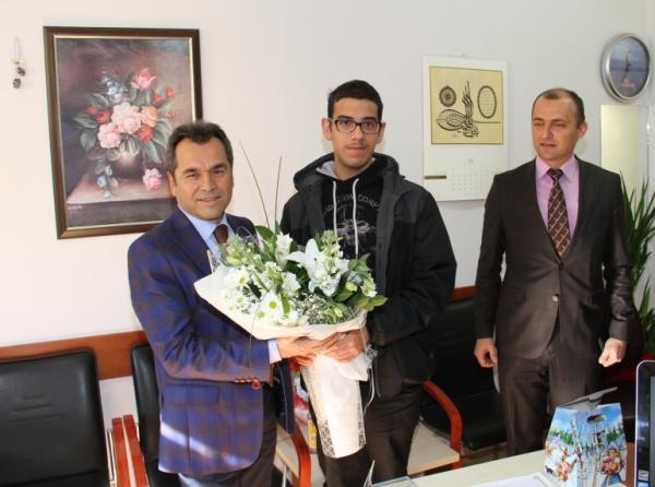 Zeka Oyunları Türkiye İkincisi Ufuk DEMİRAY, İl Milli Eğitim Müdürümüz Tarafından Ödüllendirildi